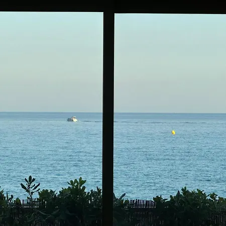En Rez De Jardin Sur La Apartman *