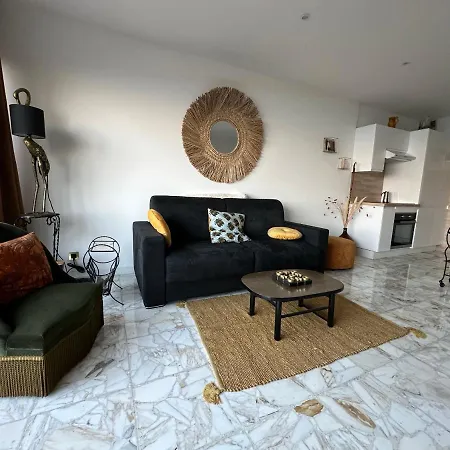 Apartment En Rez De Jardin Sur La *